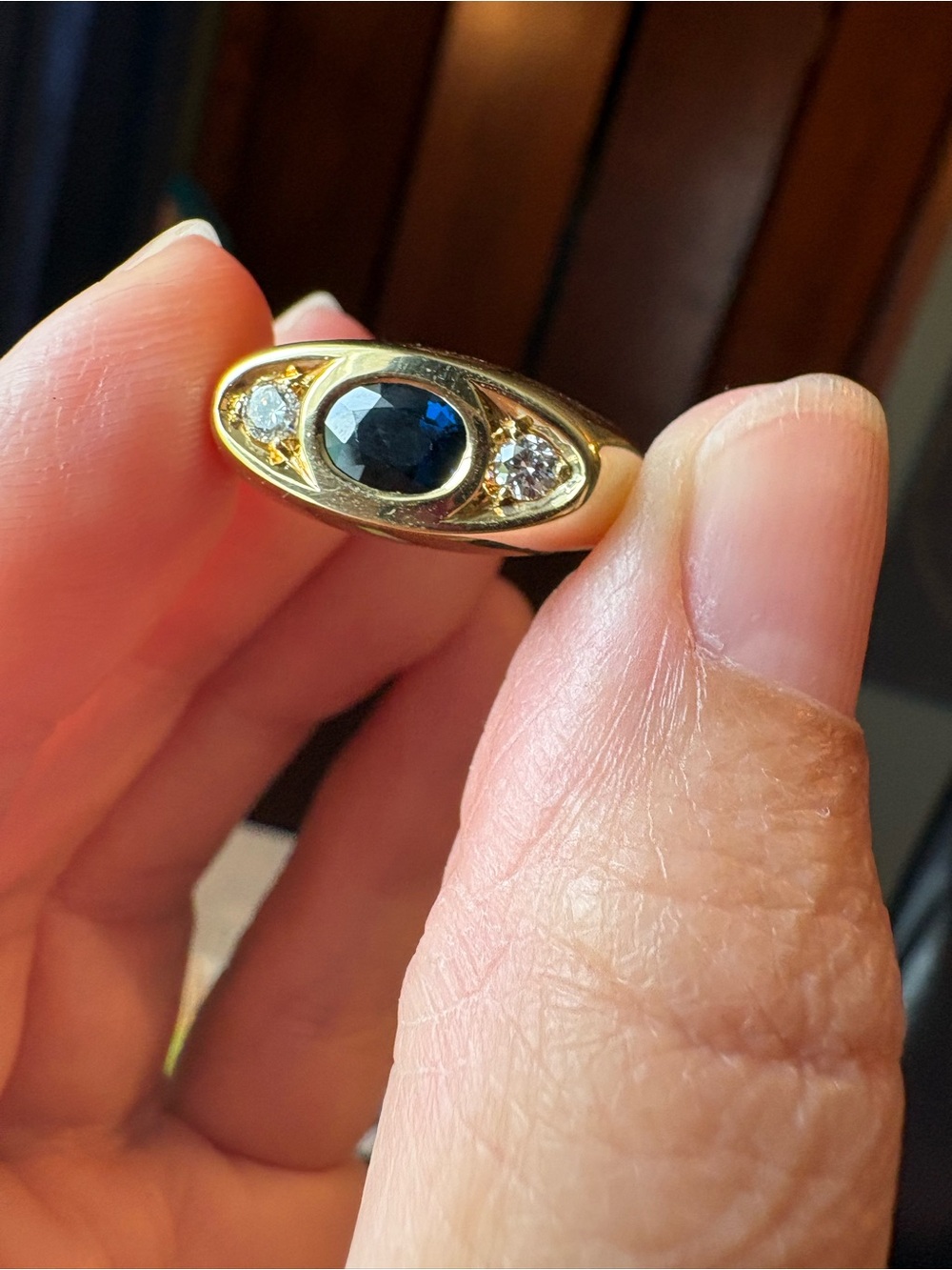 Vintage 18k solid Gold Blue Sapphire and Diamond Ring 8.8g overall weight